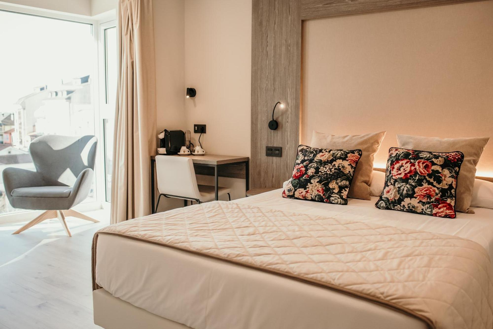 Lux Hotel 3*